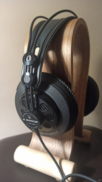 AKG Studio Monitor 240 DF