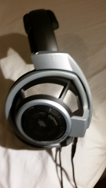 12- Sennheiser HD-800