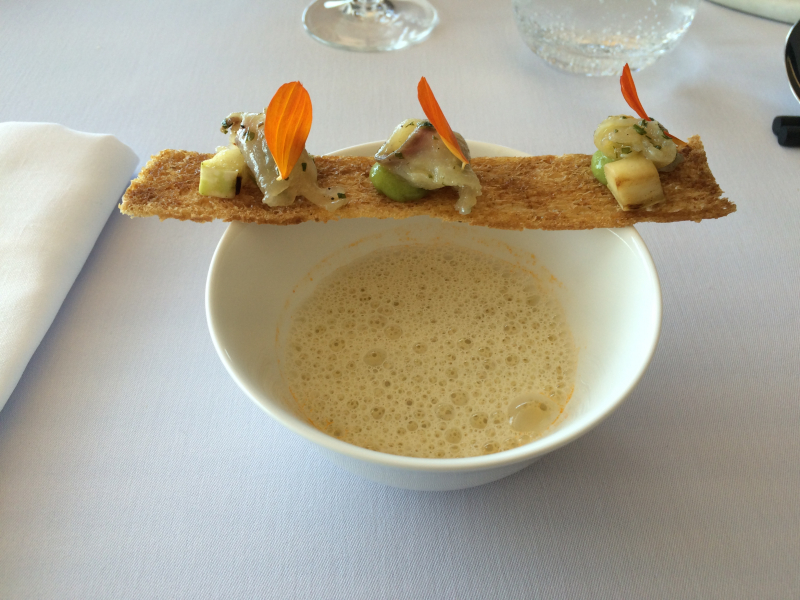 2 - Mise en bouche bisque d'ecrevisse, tartare d'homard